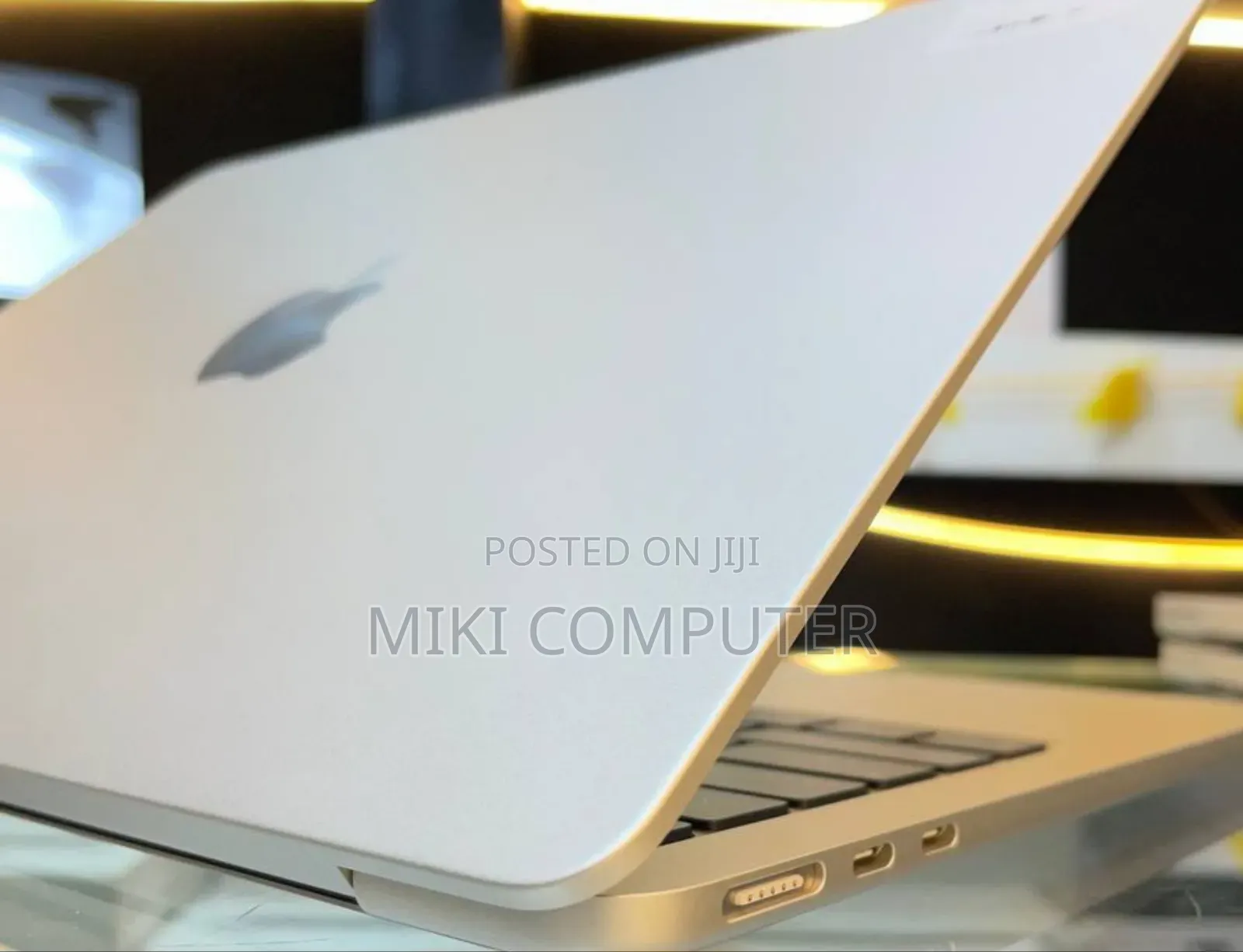 New Laptop Apple MacBook Air 2022 M2 8GB Intel SSD 256GB