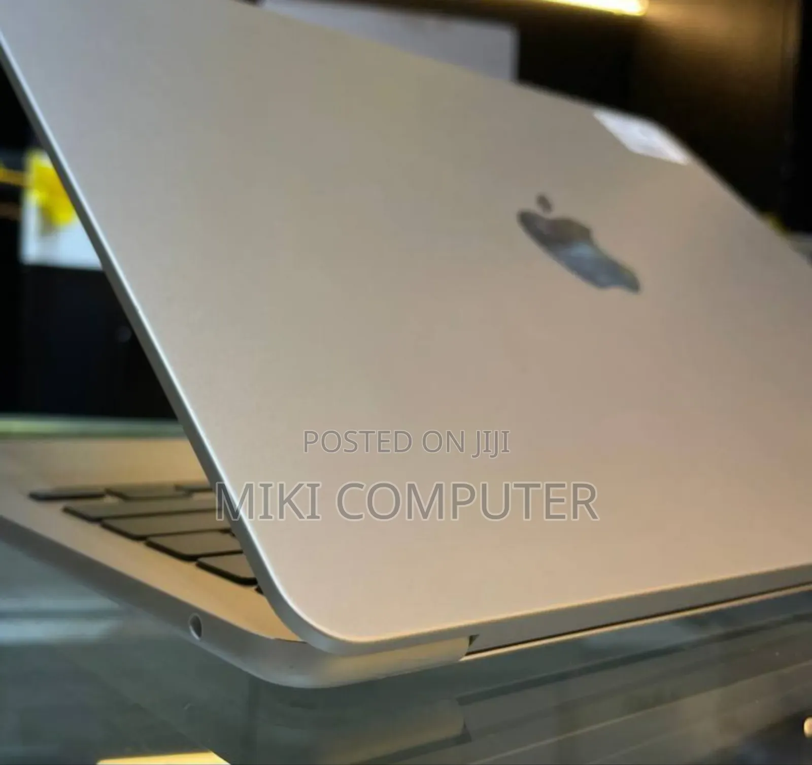 New Laptop Apple MacBook Air 2022 M2 8GB Intel SSD 256GB