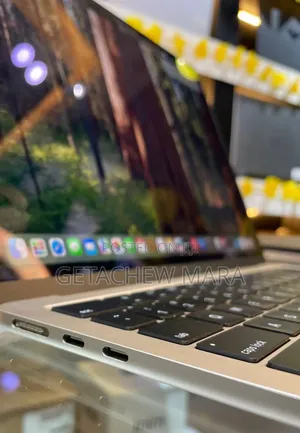 New Laptop Apple MacBook Air 2022 M2 16GB Intel Core I9 SSD 512GB