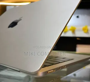 New Laptop Apple MacBook Air 2024 M3 13-Inch 16GB Intel SSD 512GB