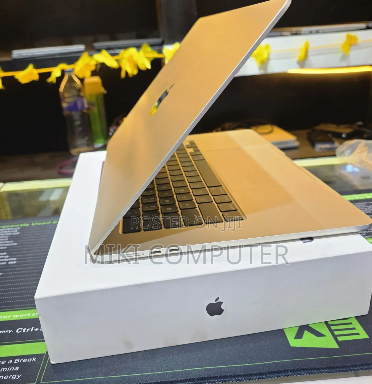 New Laptop Apple MacBook Air 2024 M3 13-Inch 8GB Intel SSD 256GB