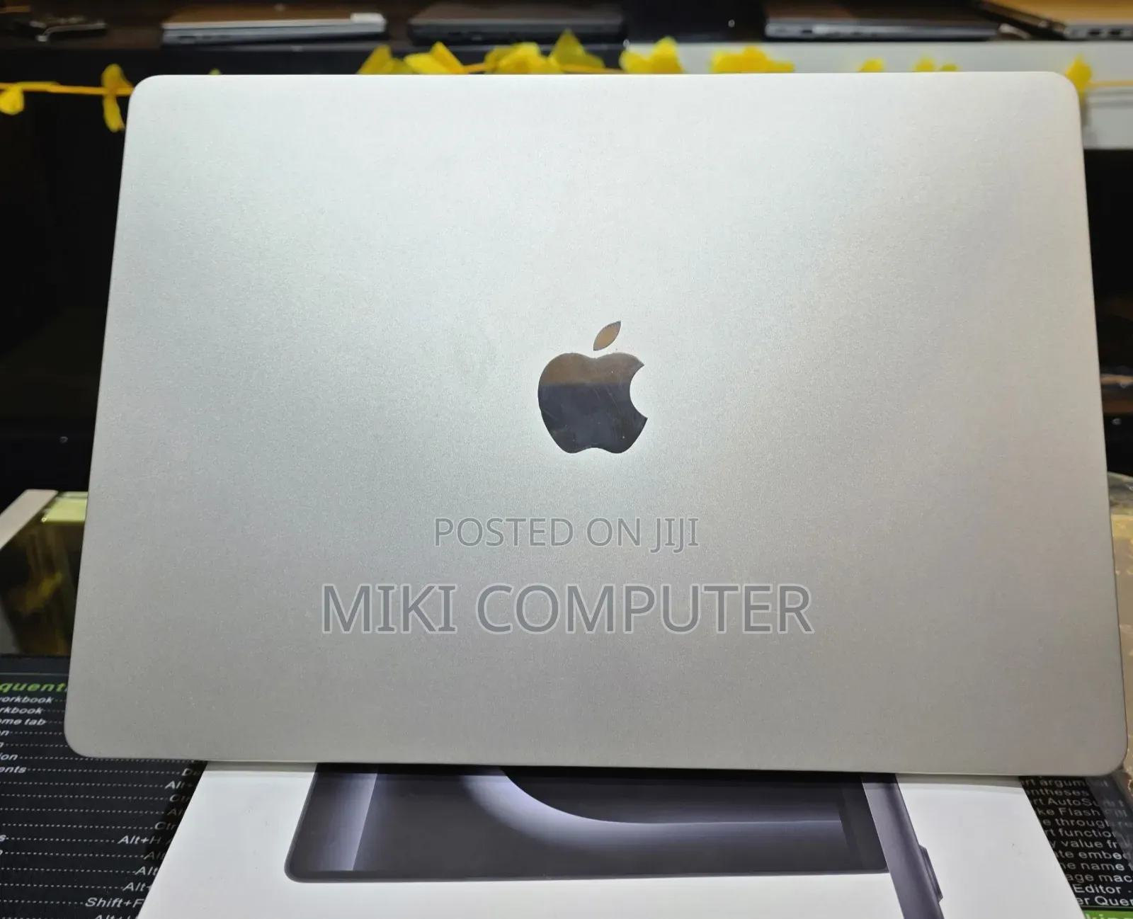 New Laptop Apple MacBook Air 2024 M3 13-Inch 8GB Intel SSD 256GB