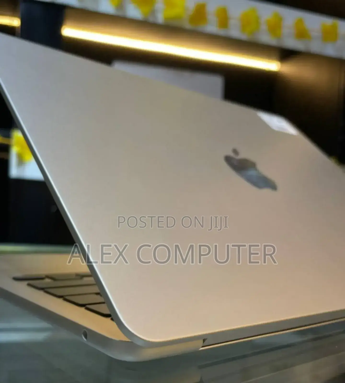 New Laptop Apple MacBook Air 2022 M2 8GB Apple M2 SSD 256GB