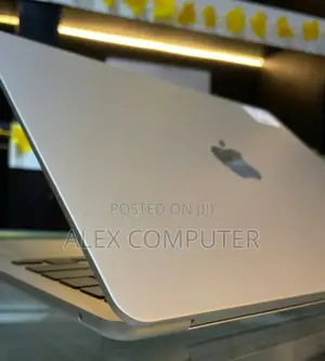 New Laptop Apple MacBook Air 2022 M2 8GB Apple M2 SSD 256GB