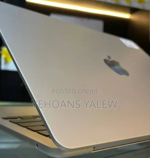 New Laptop Apple MacBook Air 2022 M2 8GB Apple M2 SSD 256GB