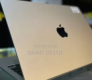 Photo - New Laptop Apple MacBook Air 2022 M2 8GB AMD A8 SSD 256GB