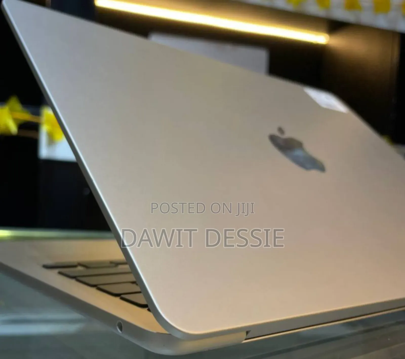 New Laptop Apple MacBook Air 2022 M2 8GB AMD A8 SSD 256GB