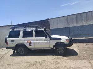 Toyota Land Cruiser 2018 White