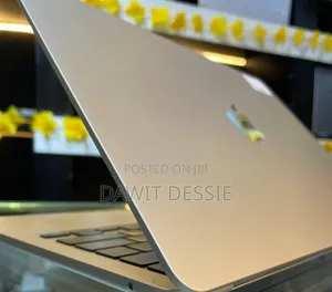 New Apple MacBook Air 2024 M3 13-Inch 16GB Apple M3 Pro SSD 512GB