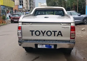 Toyota Hilux 2013 Gold