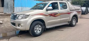 Toyota Hilux 2013 Gold