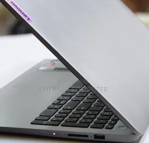 New Laptop Lenovo 8GB AMD Ryzen 5 SSD 512GB