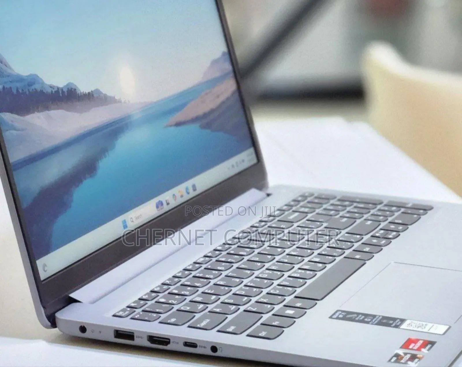 New Laptop Lenovo 8GB AMD Ryzen 5 SSD 512GB