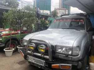 Photo - Toyota Land Cruiser 1990 Silver