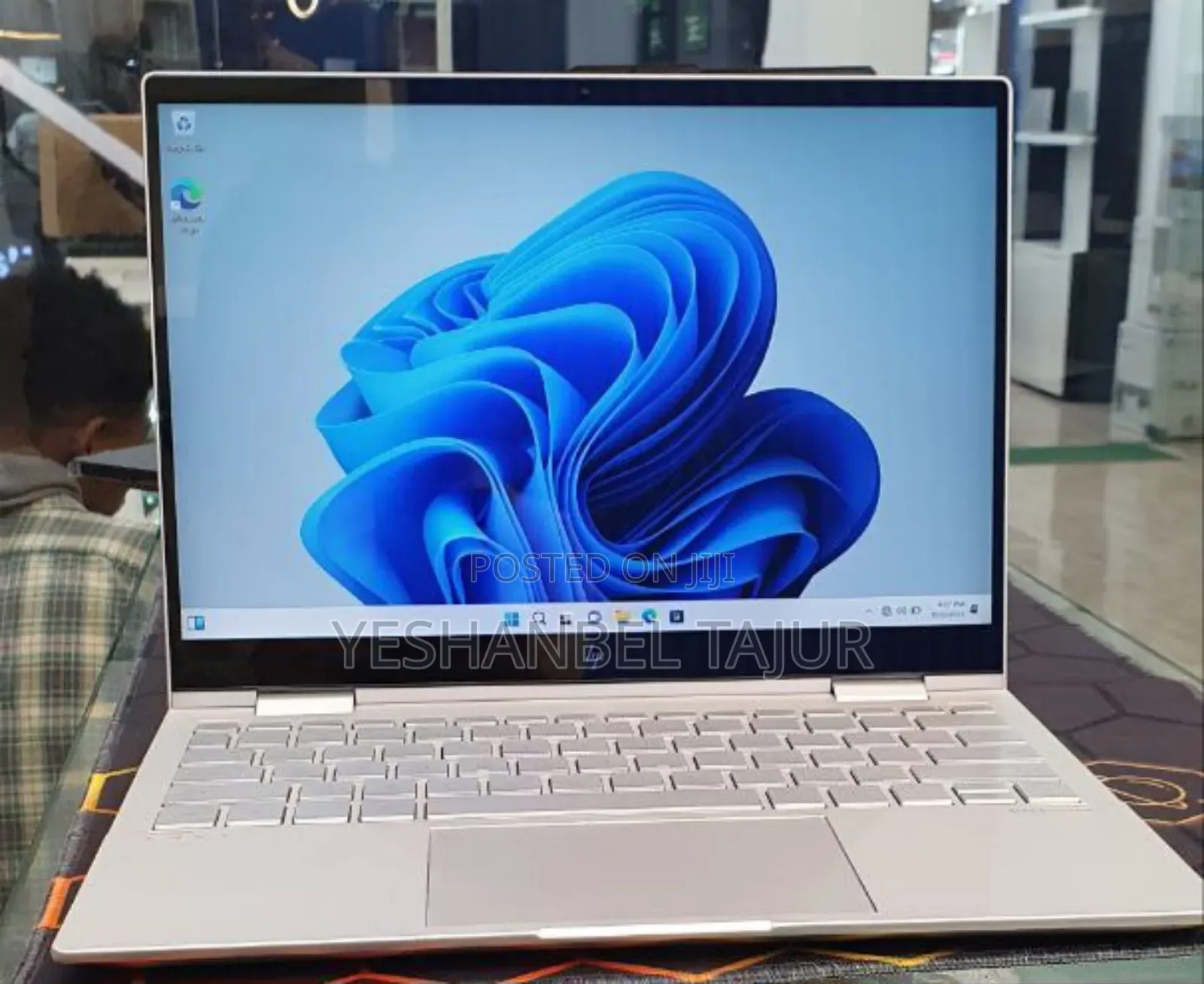 New Laptop HP Envy X360 8GB Intel Core I7 SSD 1T