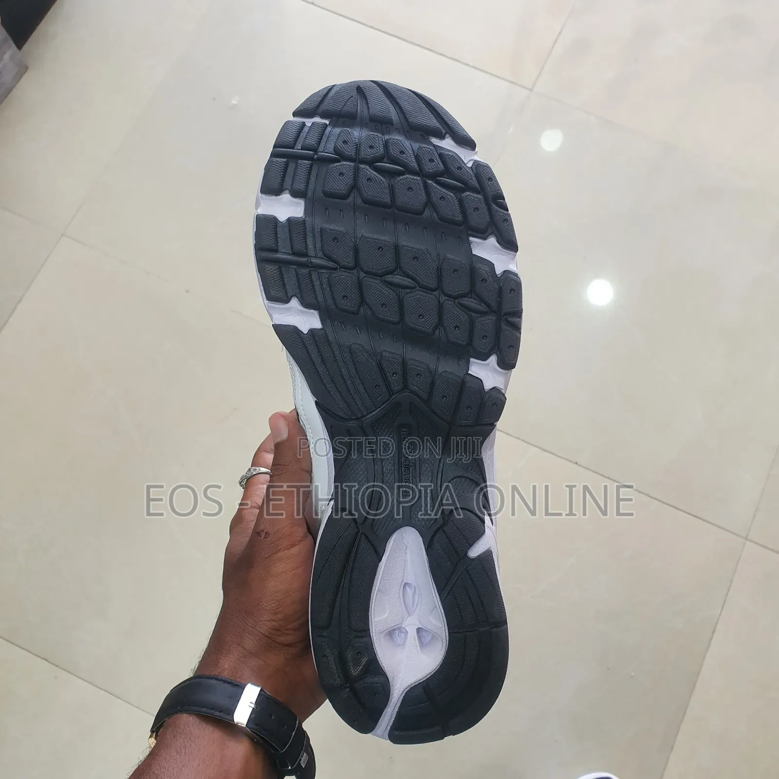 White New Balance 530 Model Sneakers [On Hand]