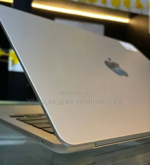 New Laptop Apple MacBook Air 2022 M2 8GB Apple M2 SSD 256GB