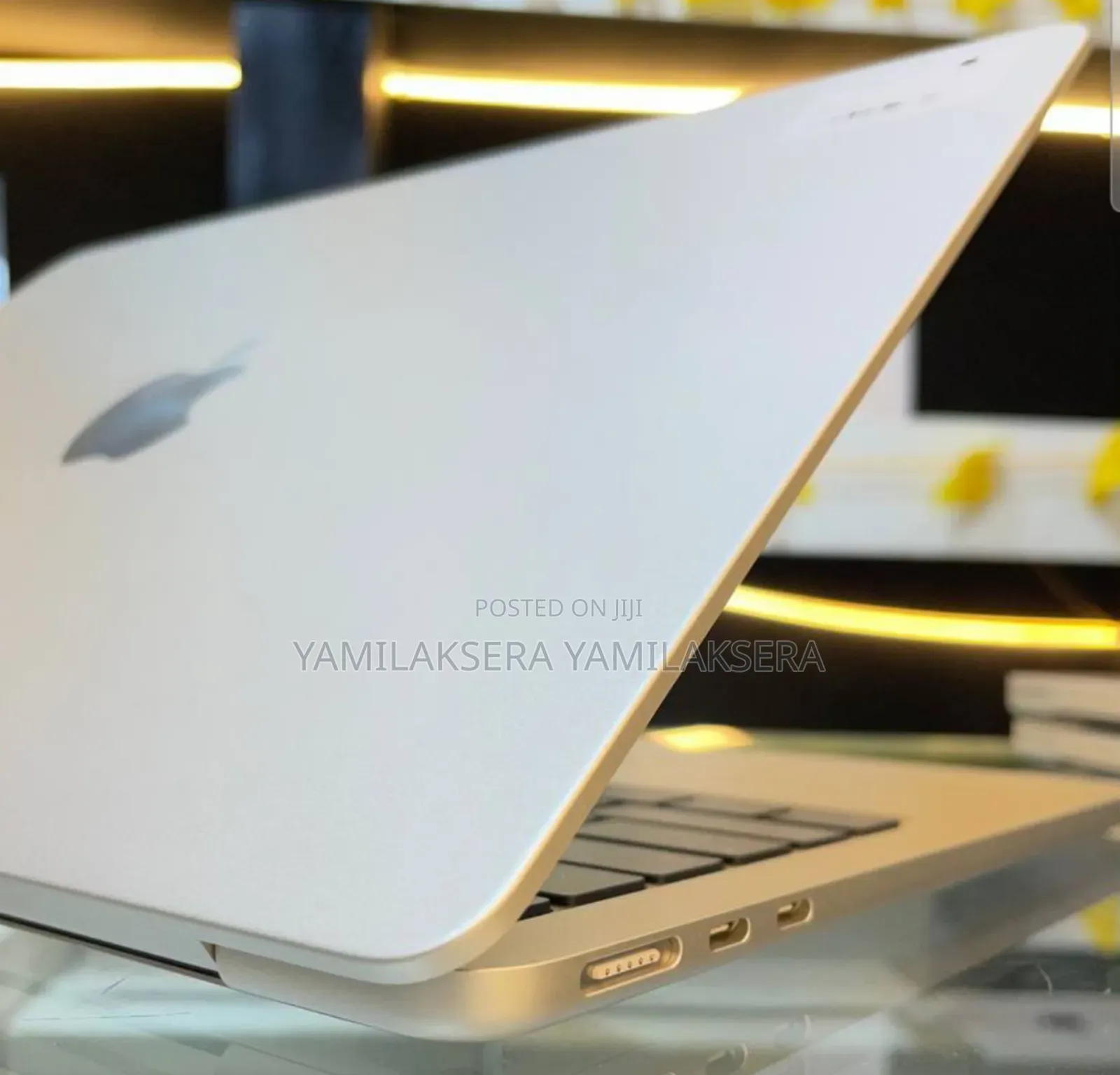 New Laptop Apple MacBook Air 2022 M2 8GB Apple M2 SSD 256GB