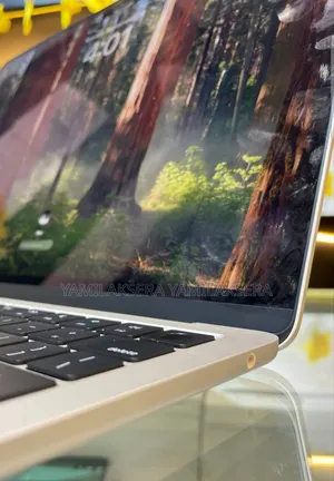 New Laptop Apple MacBook Air 2022 M2 8GB Apple M2 SSD 256GB