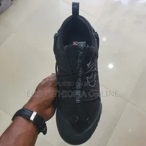 Nike Low Top Gore-Tex Sneaker [On Hand]