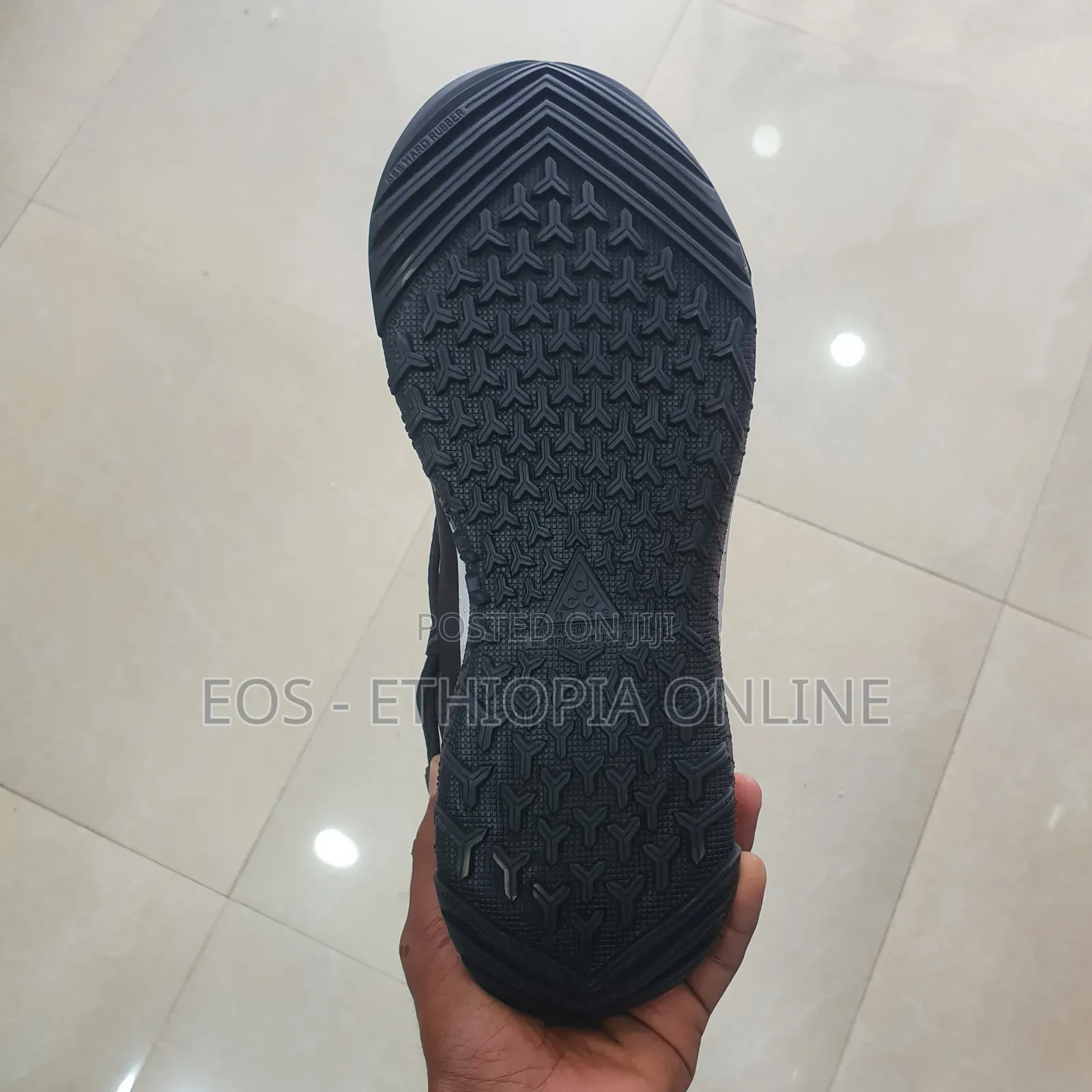 Nike Low Top Gore-Tex Sneaker [On Hand]