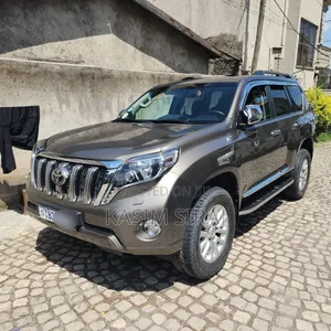 Photo - Toyota Land Cruiser Prado 2.8 D-4D 2015 Gray