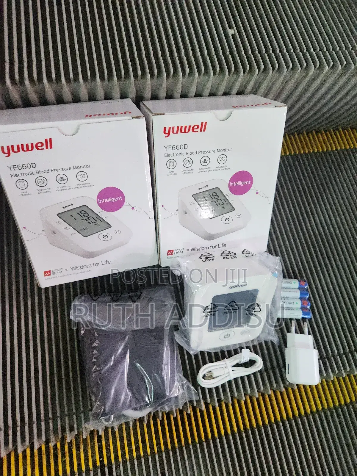 Blood Pressure Monitor較為packed Brand New Blood Pressure Monitor New