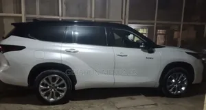 Toyota Highlander Hybrid 2024 White