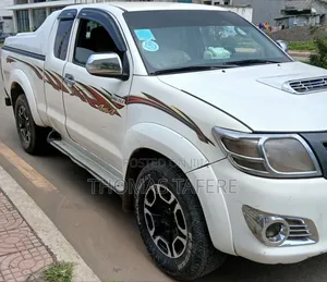 Toyota Hilux 2013 White