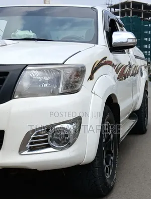 Toyota Hilux 2013 White