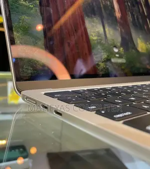 Photo - New Laptop Apple MacBook Air 2023 M2 8GB Apple M2 SSD 256GB