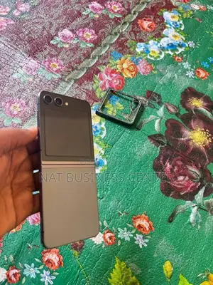 Photo - Samsung Galaxy Z Flip 5 256 GB Black