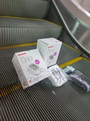 Photo - Digital Yuwell Blood Pressuer Monitor𡯁你medical Blood Pressure Monitor