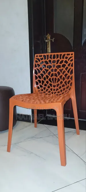 Photo - ባለ አራት እግር ጠንካራ [Original Gta ] ፕላስቲክ ወንበር Made in Italy