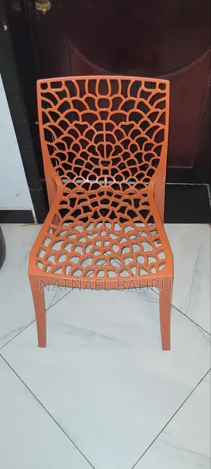 ባለ አራት እግር ጠንካራ [Original Gta ] ፕላስቲክ ወንበር Made in Italy