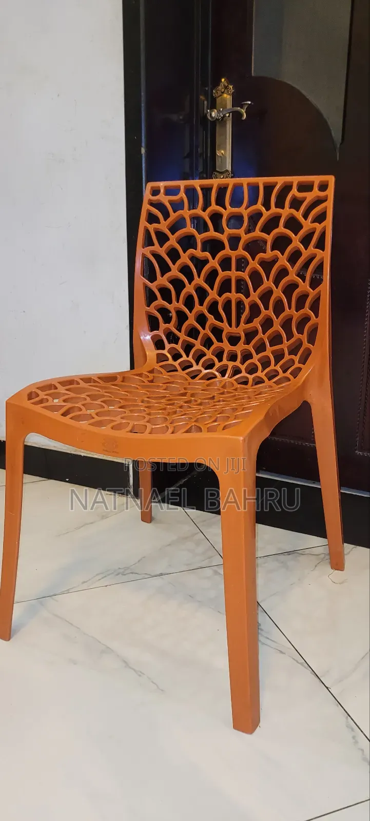 ባለ አራት እግር ጠንካራ [Original Gta ] ፕላስቲክ ወንበር Made in Italy