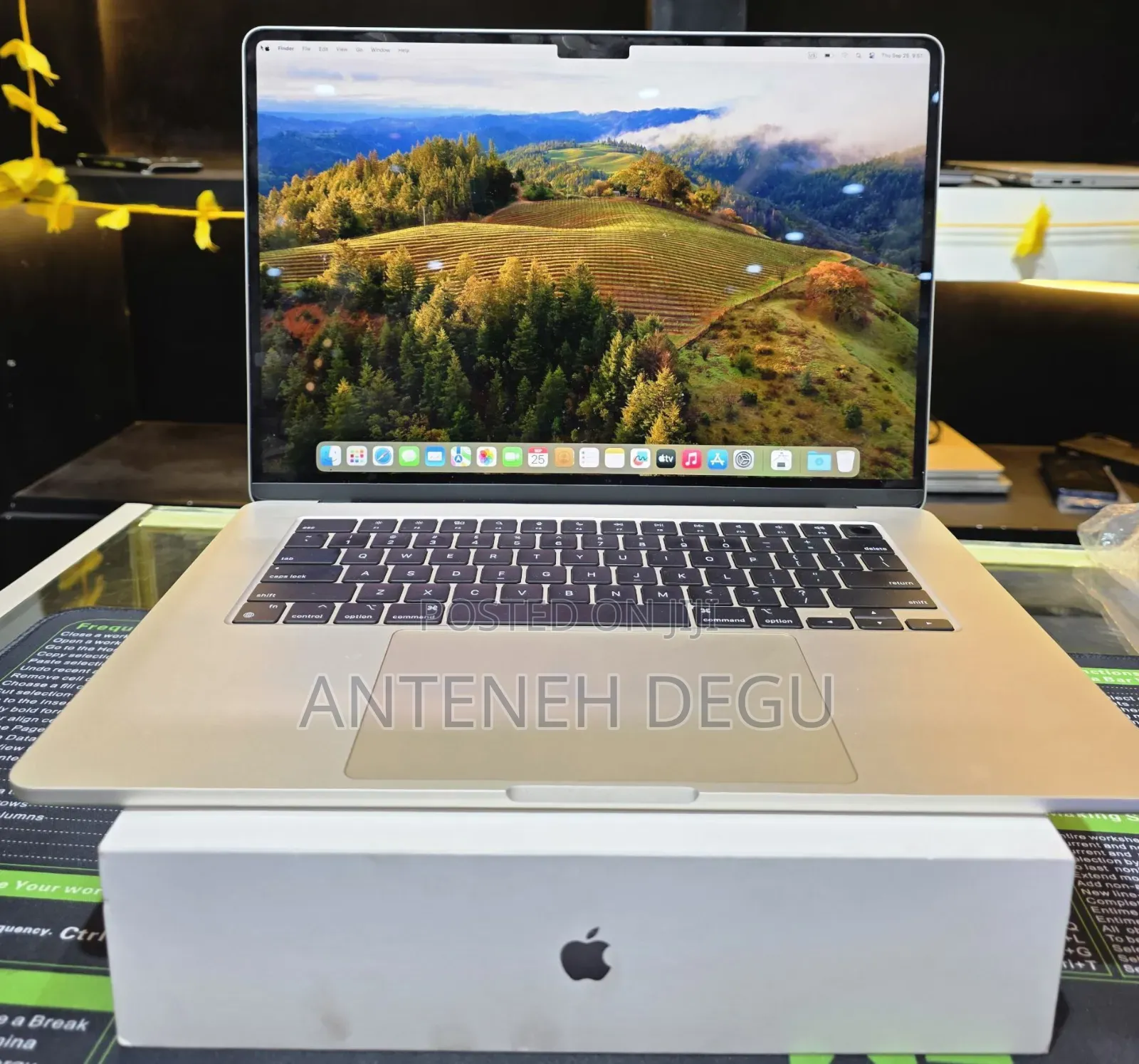 New Laptop Apple MacBook 8GB Apple M3 SSD 256GB