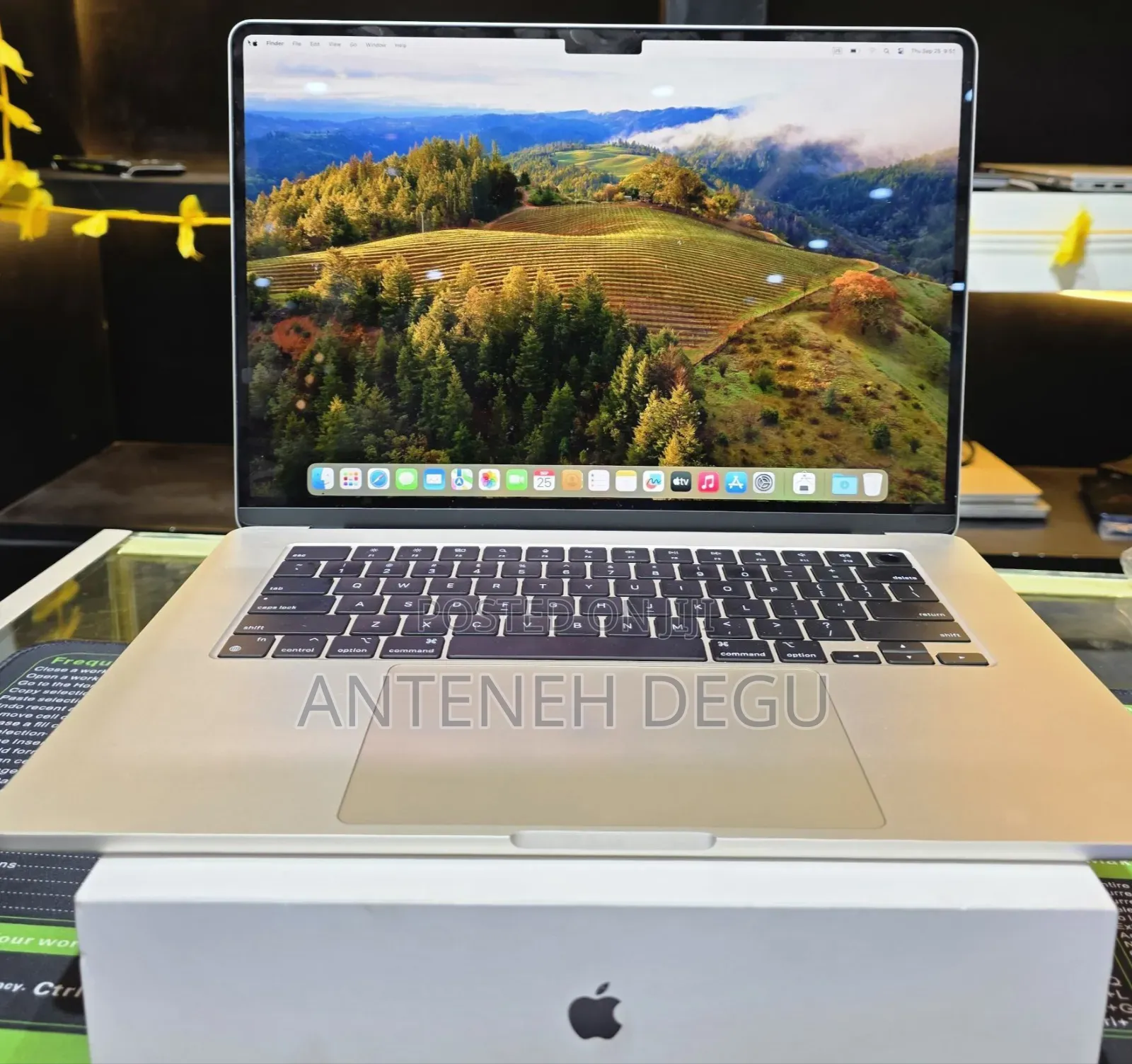 New Laptop Apple MacBook 8GB Apple M3 SSD 256GB
