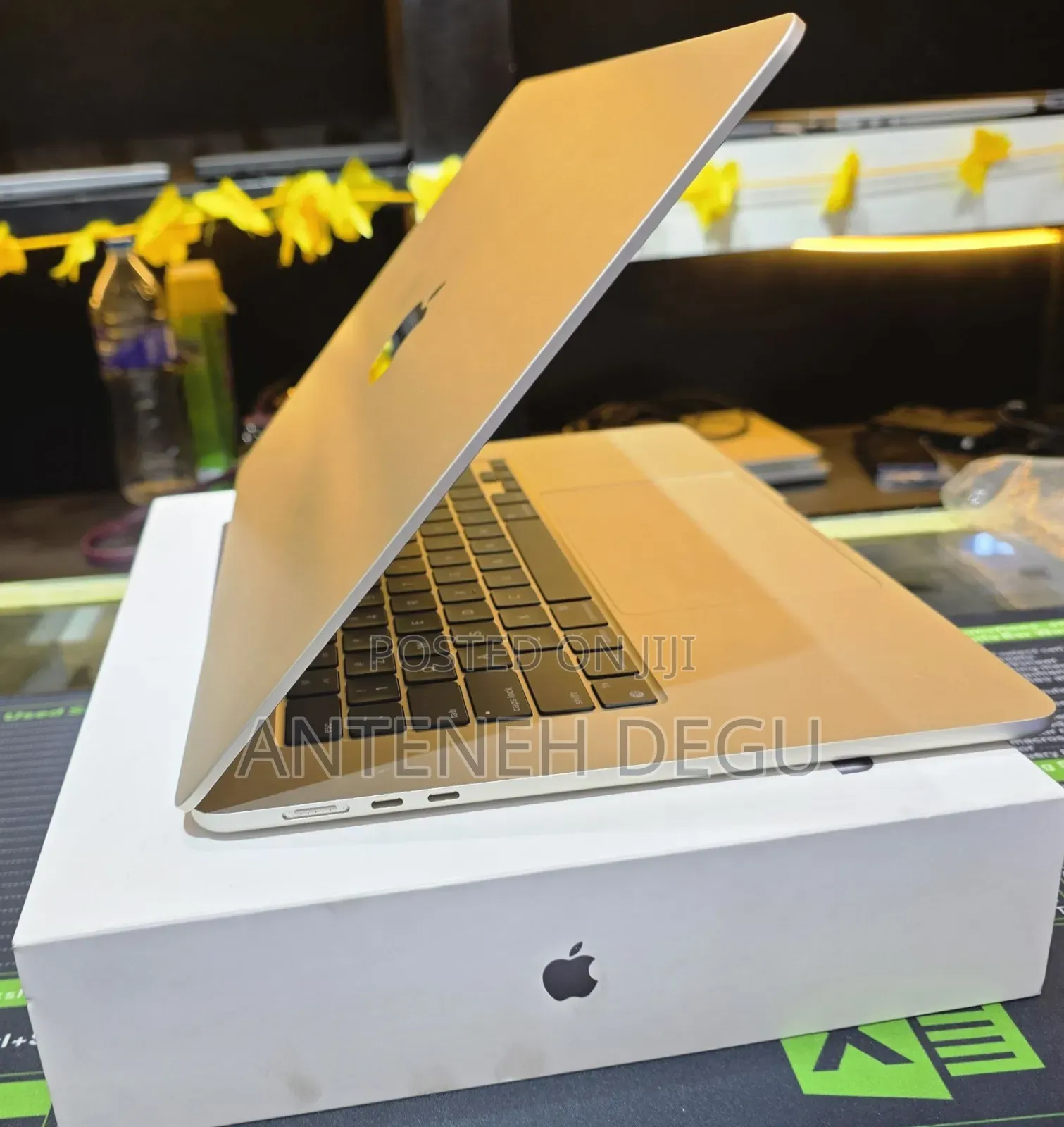 New Laptop Apple MacBook 8GB Apple M3 SSD 256GB