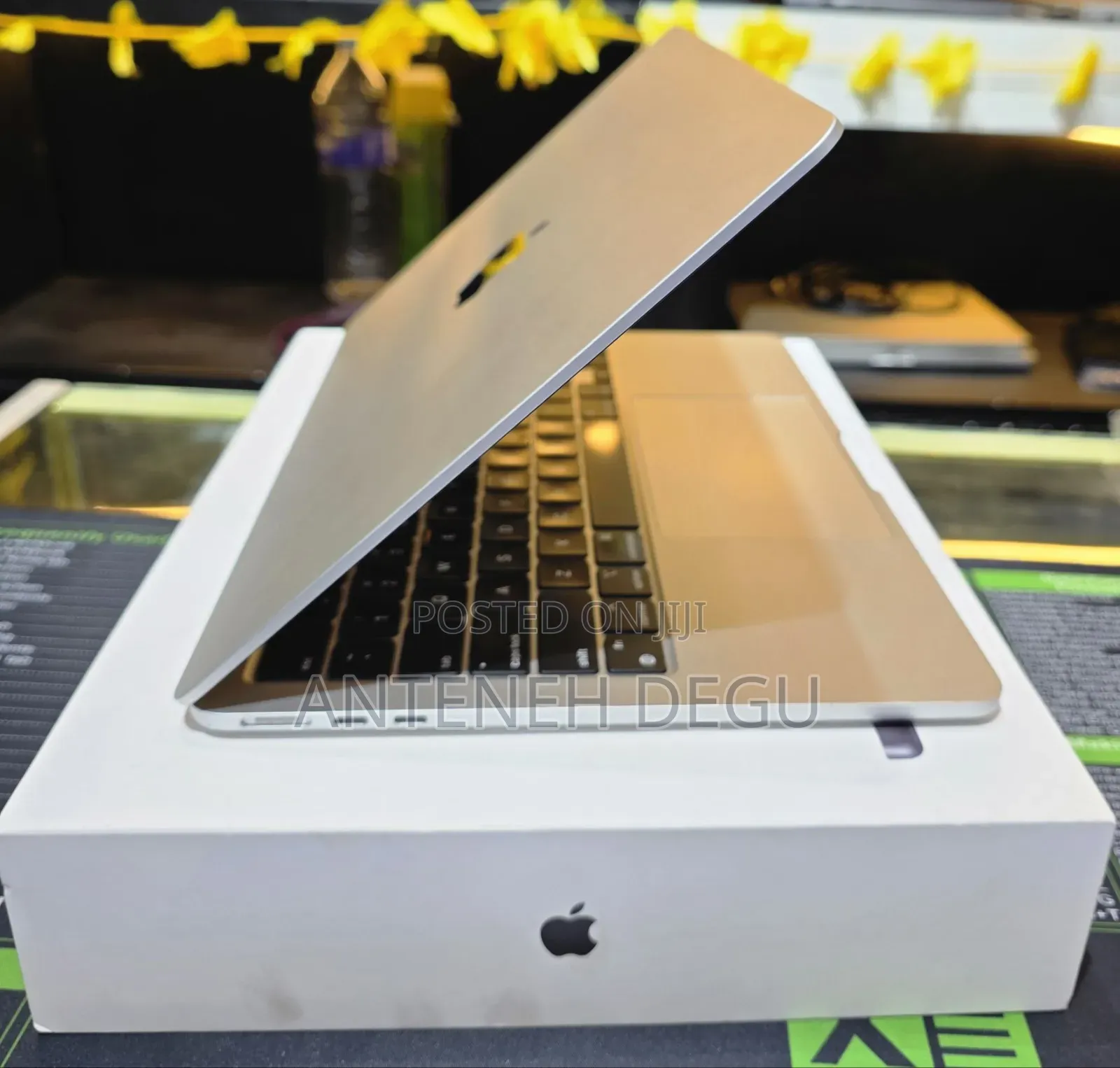 New Laptop Apple MacBook 16GB Apple M2 SSD 256GB