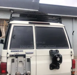 Photo - Toyota Land Cruiser 2018 White