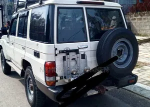 Toyota Land Cruiser 2018 White