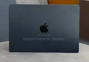 Photo - New Laptop Apple MacBook Air 2022 M2 8GB SSD 256GB