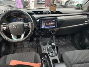 Toyota Hilux 2017 Gray