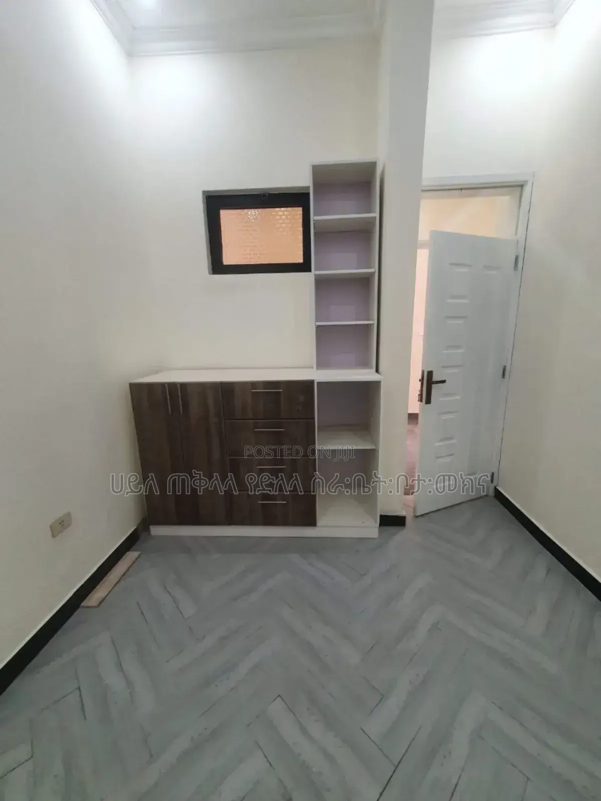 Furnished 5bdrm Villa in አያት አካባቢ, Yeka for sale