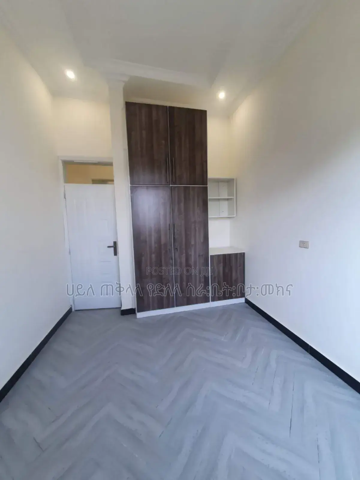 Furnished 5bdrm Villa in አያት አካባቢ, Yeka for sale