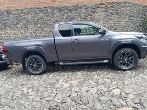 Toyota Hilux 2022 Gray
