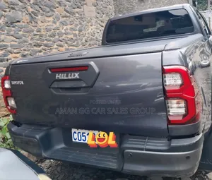 Toyota Hilux 2022 Gray