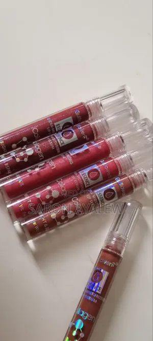 Photo - Moisturising Lip Gloss