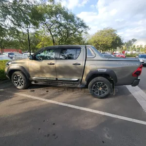 Toyota Hilux 2022 Gold